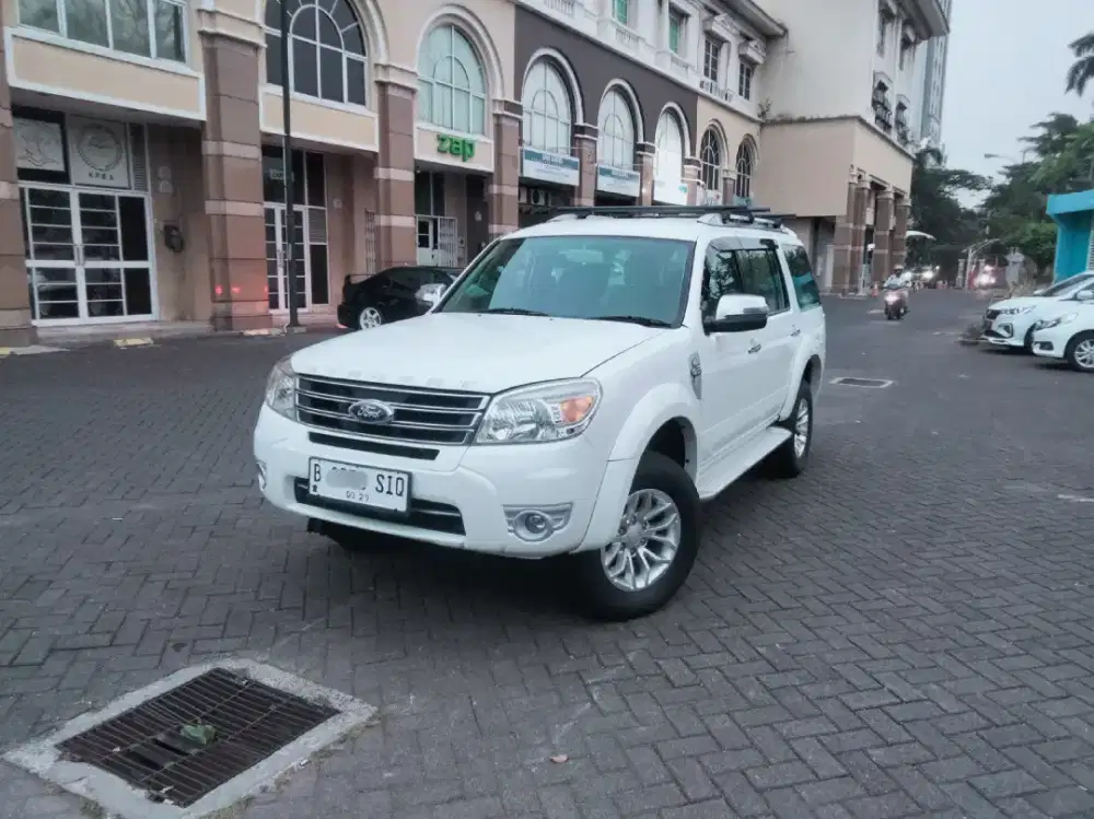 (ANTIK) Ford Everest 2.5 Diesel 4x4 XLT 10S (Tipe Tertinggi) 2014