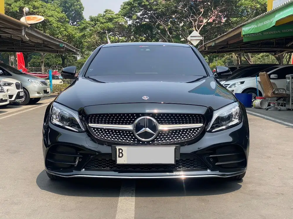MERCEDES BENZ C300 AMG AT HITAM 2019