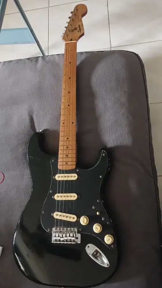 Gitar listrik squier