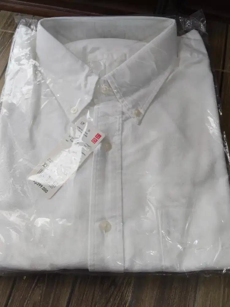 Kemeja Putih Panjang Uniqlo