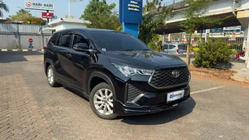 Toyota Kijang Innova 2.0 Zenix V CVT Bensin-AT 2023