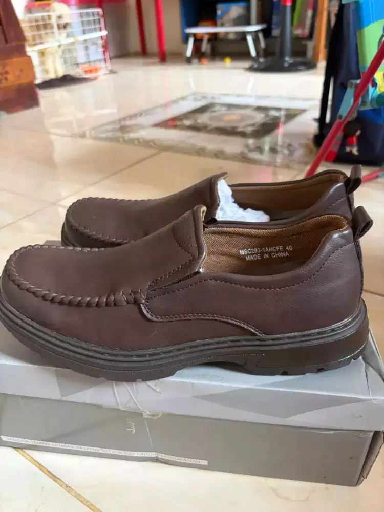 Sepatu fladeo uk 40 baru