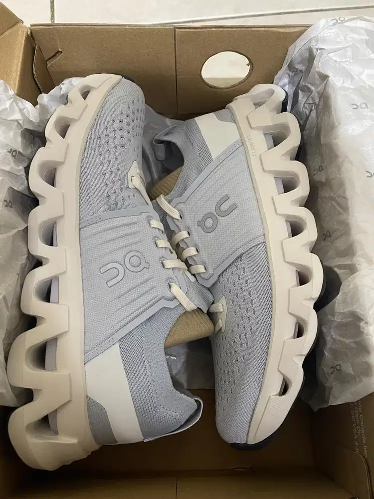 Sepatu Oncloudswift4