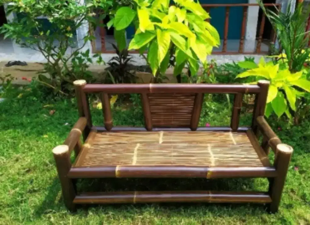 Pusat kursi bambu