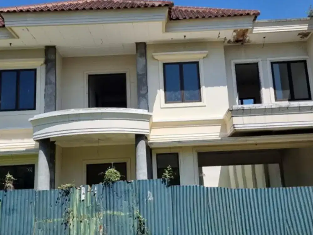 Rumah  Pakuwon indah Villa Bukit Regency dkt citraland dan graha family Surabaya