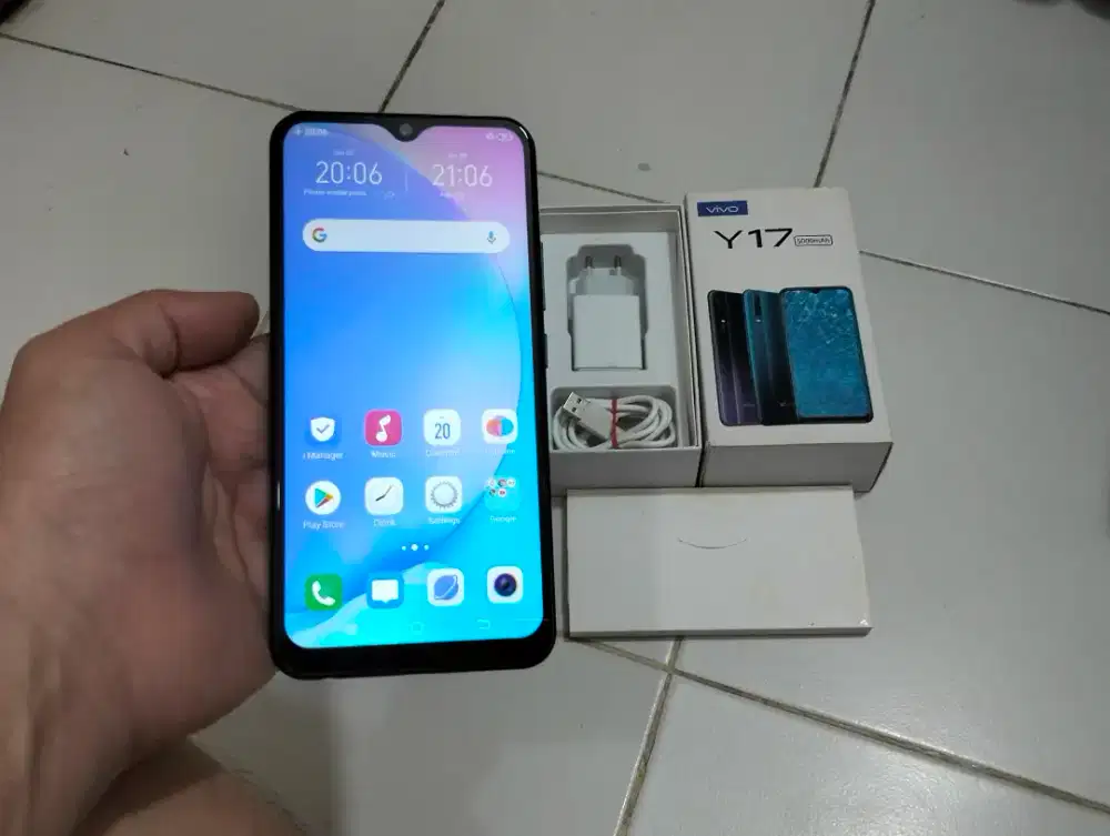BU VIVO Y17 RAM 8GB / 256GB 4G LTE Duos 6.35in Finger 5000Mah Komplit