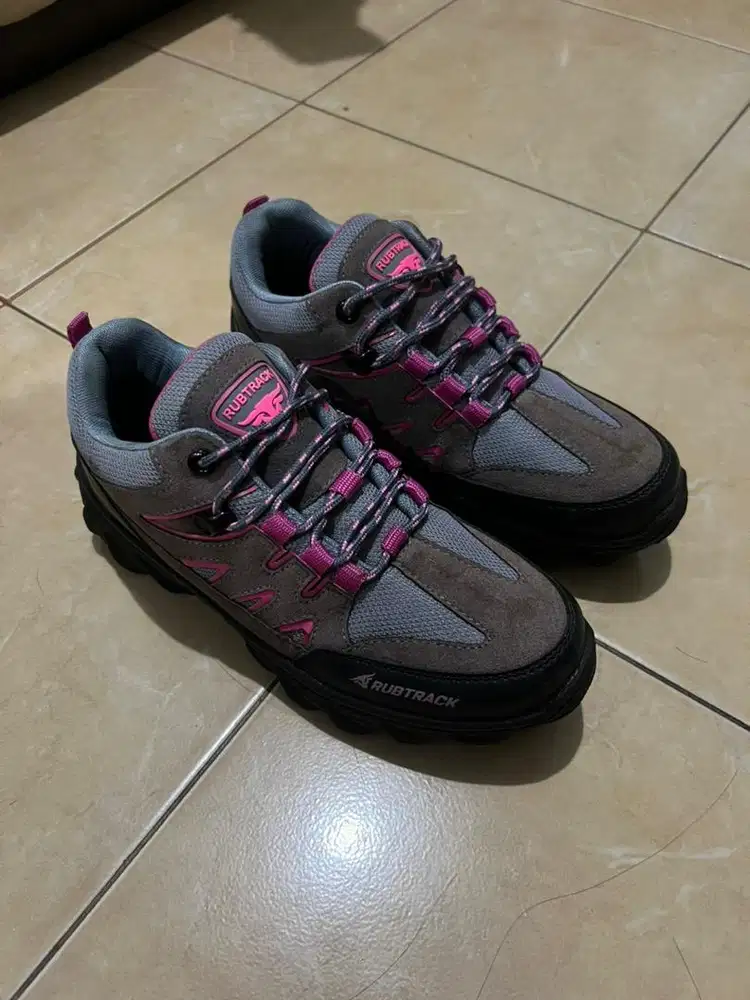 SEPATU GUNUNG RUBTRACK