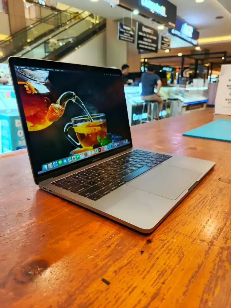 Macbook Pro Retina 13 inch 2017 non TB  grey