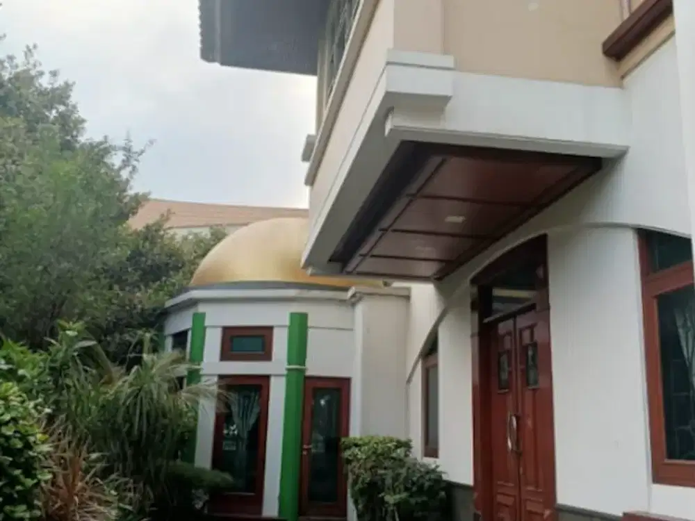 Dijual Rumah di samping Metropolitan Mall & MGold, Bekasi Barat. 2 Lantai, ada Kolam Renang