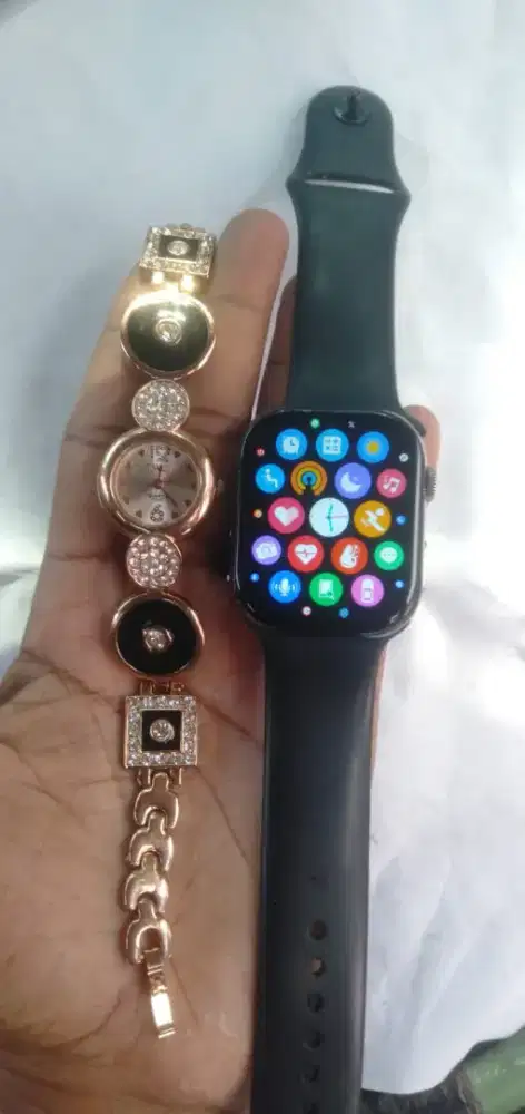 Di jual ada 2 buah   jam tangan  murah meriah,no minus buruan