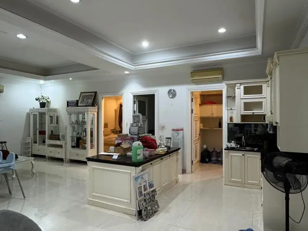 Disewakan Private Penthouse 200m2 Semi Furnished di PantaI Indah Kapuk 1 Komplek Trimaran Indah. Direct Owner