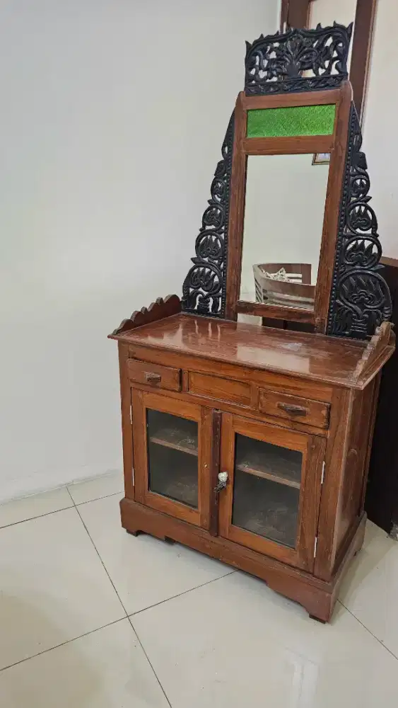 Benet meja rias lemari hias tolet jadul jati lawasan tua