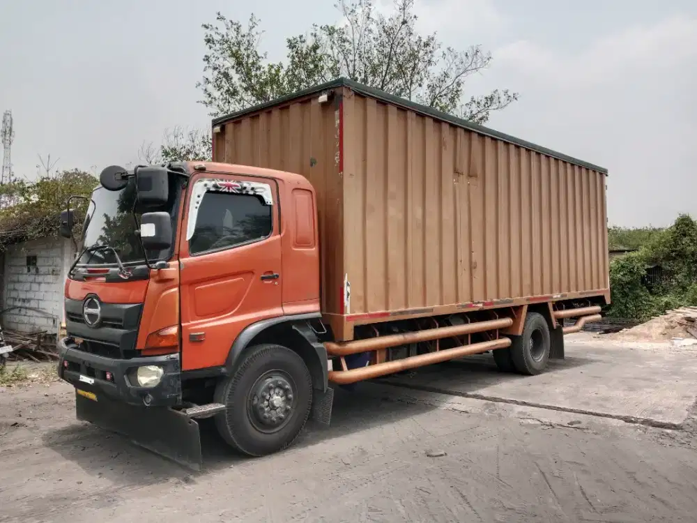 HINO FG 235 2016 BOX BESI 6 RODA KONDISI MULUS