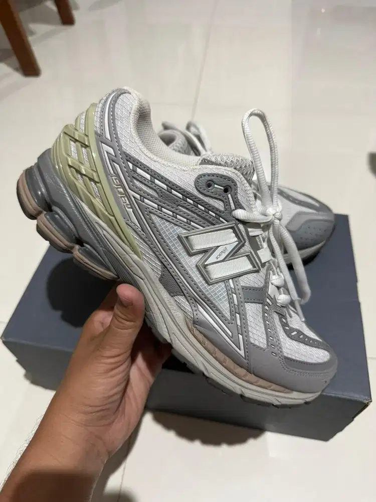 Sepatu New balance 1906 U White Grey Original