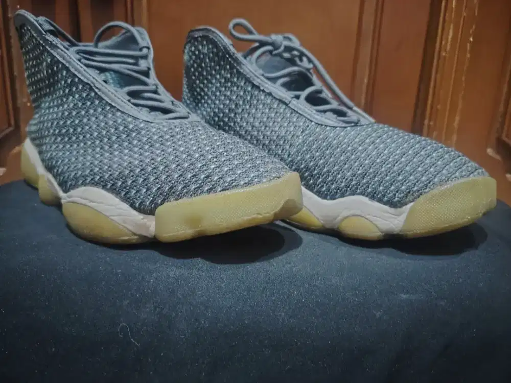 Nike Jordan Horizon wolf grey athletic sneakers shoes