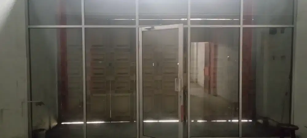 Sekat pintu kaca Aluminium