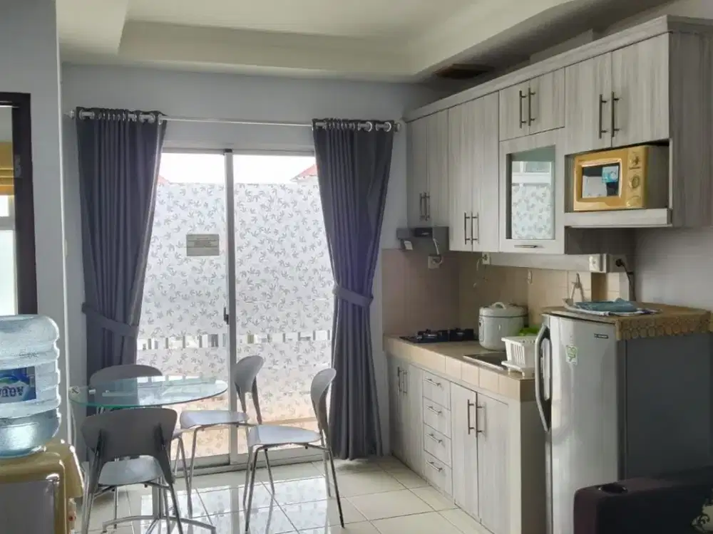 Disewakan Tipe 2 Kamar Lantai Tinggi di Apartemen Mediterania Garden 2
