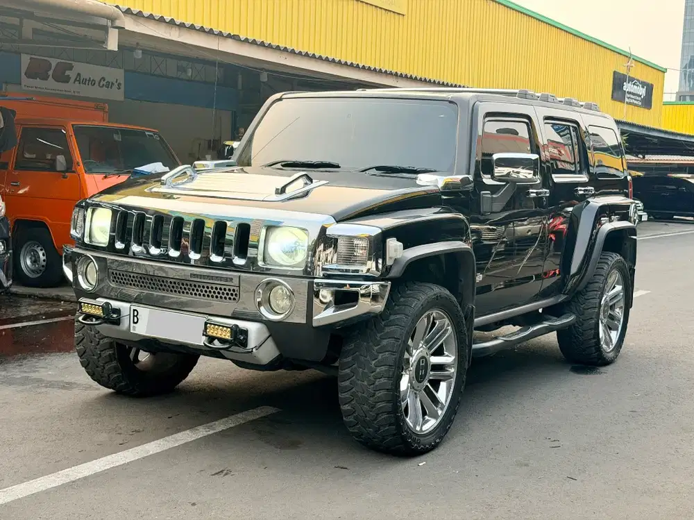 HUMMER H3 AT HITAM 2010