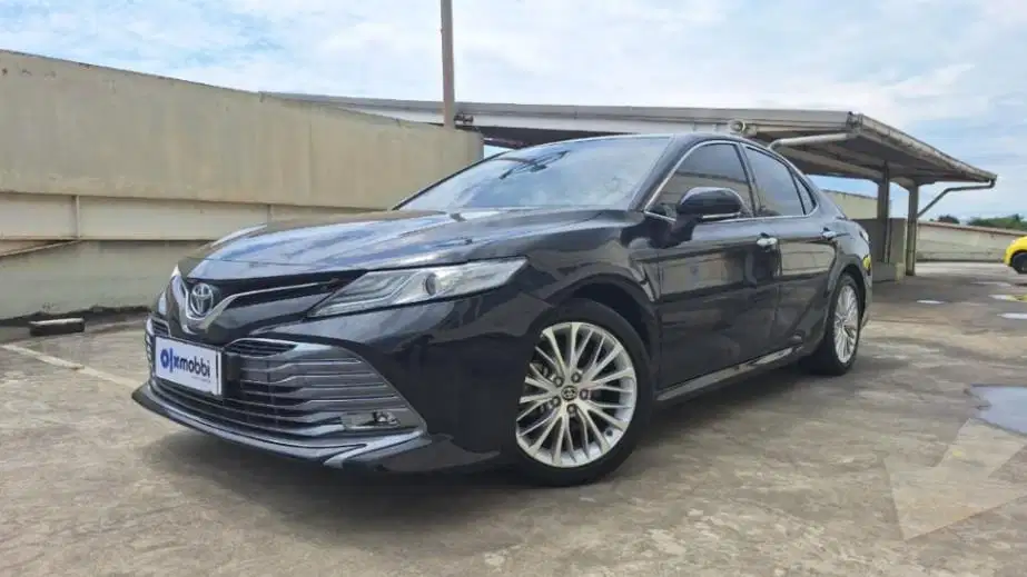 KM Rendah - Toyota Camry 2.5 Hybrid-AT 2019