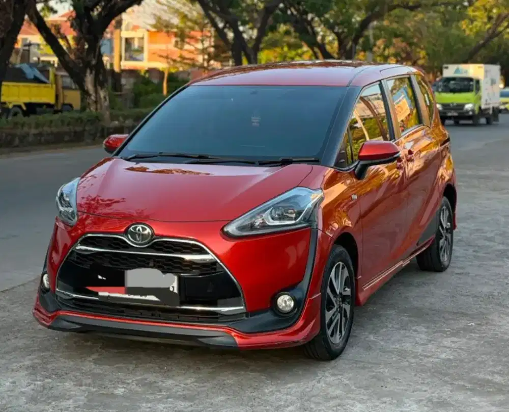 Toyota sienta q 2018 AT orange