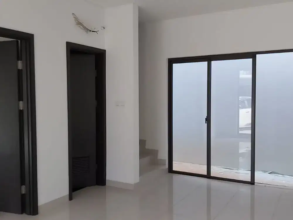 Best Rental! Rumah 2 Lantai dengan Attic Room di Cakung Cocok untuk Keluarga, Siap Huni