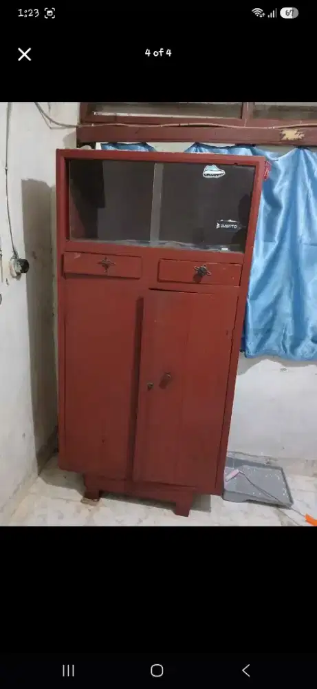 lemari kayu bekas