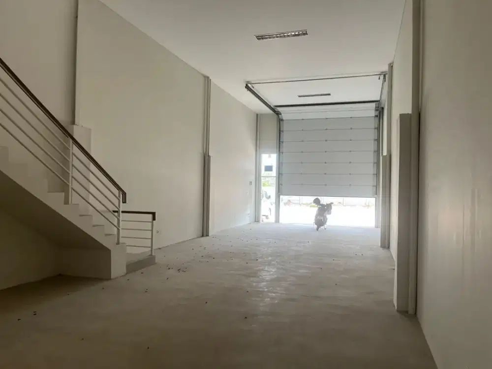 Gudang Brand New 2 Lantai di Bizpark Cakung Jakarta Timur - LT 162 m², Sudah Ada Kanopi, 285 JT/Tahun