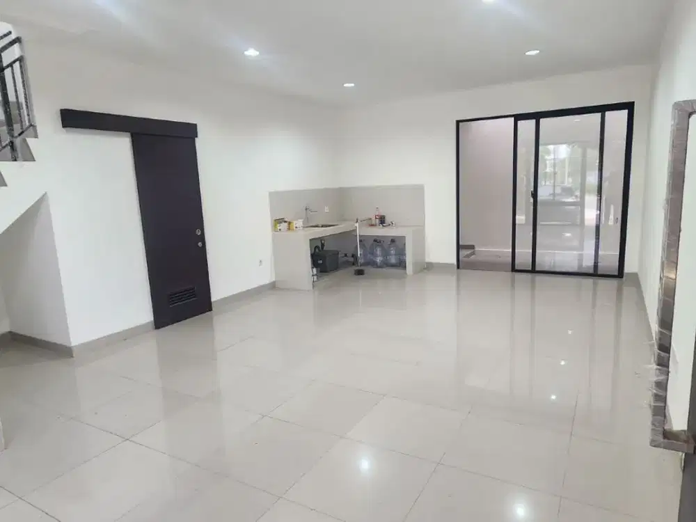 Rumah Hoek Milenial Cluster California PIK 2 - 2 Lantai, Hadap Selatan, SHM, Harga 2,375 M Nego
