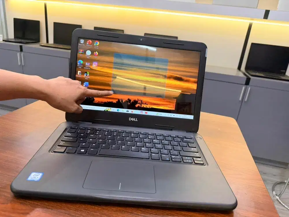 Laptop dell core i5 layar sentuh