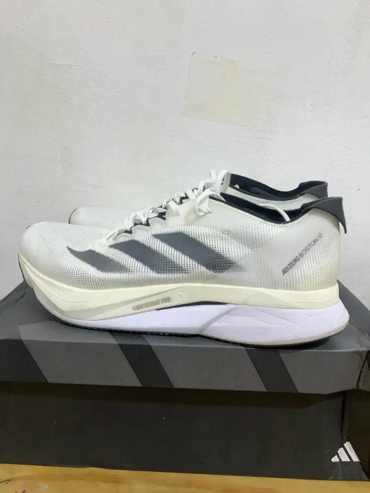 Sepatu lari adidas adizero boston 12 men size 45 like new