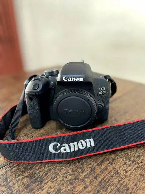 DSLR Camera Canon EOS 800D, EF 50mm f/1.8 STM, EF-S 24mm f/2.8 STM
