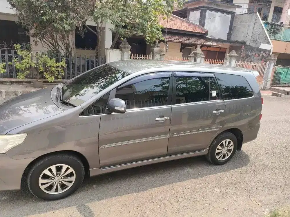 toyota kijang innova (2014)