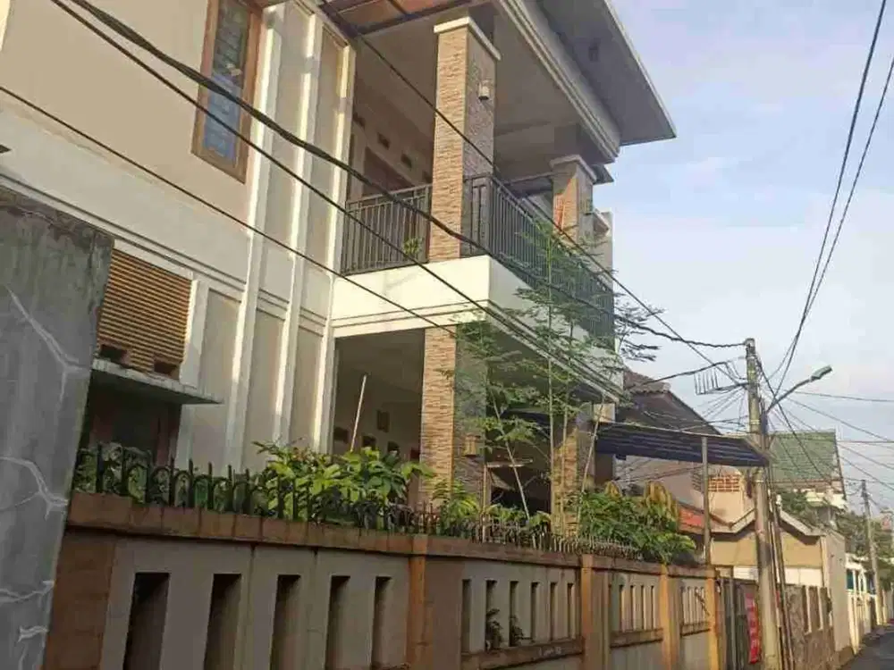 Rumah Hook Cantik 2lantai diMalaka Jaya Duren Sawit Jakarta Timur