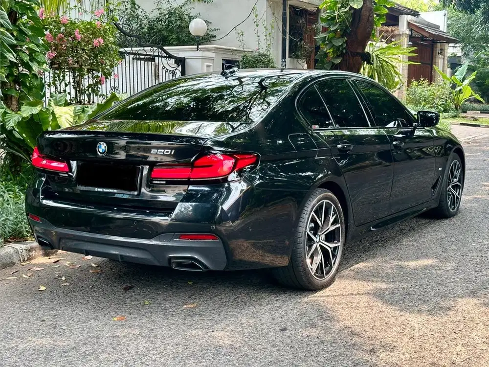 Bmw 520i M sport 2023 hitam