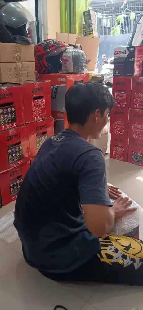 Dibutuhkan  karyawan toko aki (laki laki )