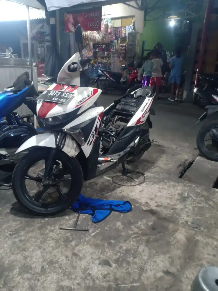 Bismillah mencari pekerjaan kurir motor yg lain bole tolong tawarkan