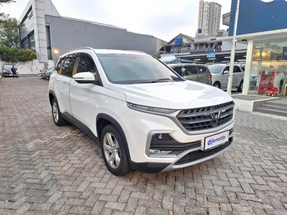 Wuling Almaz 1.5 Smart Enjoy 5-Seater Bensin-MT 2021 Putih