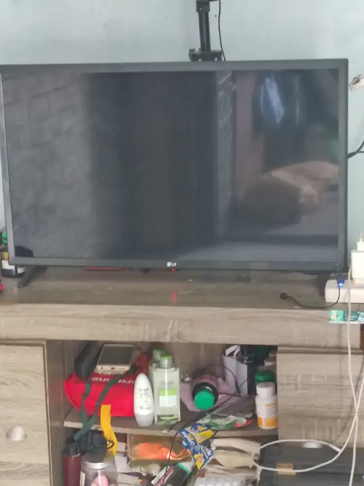 dijual Smart TV merk LG 32 Inc type 32LM57