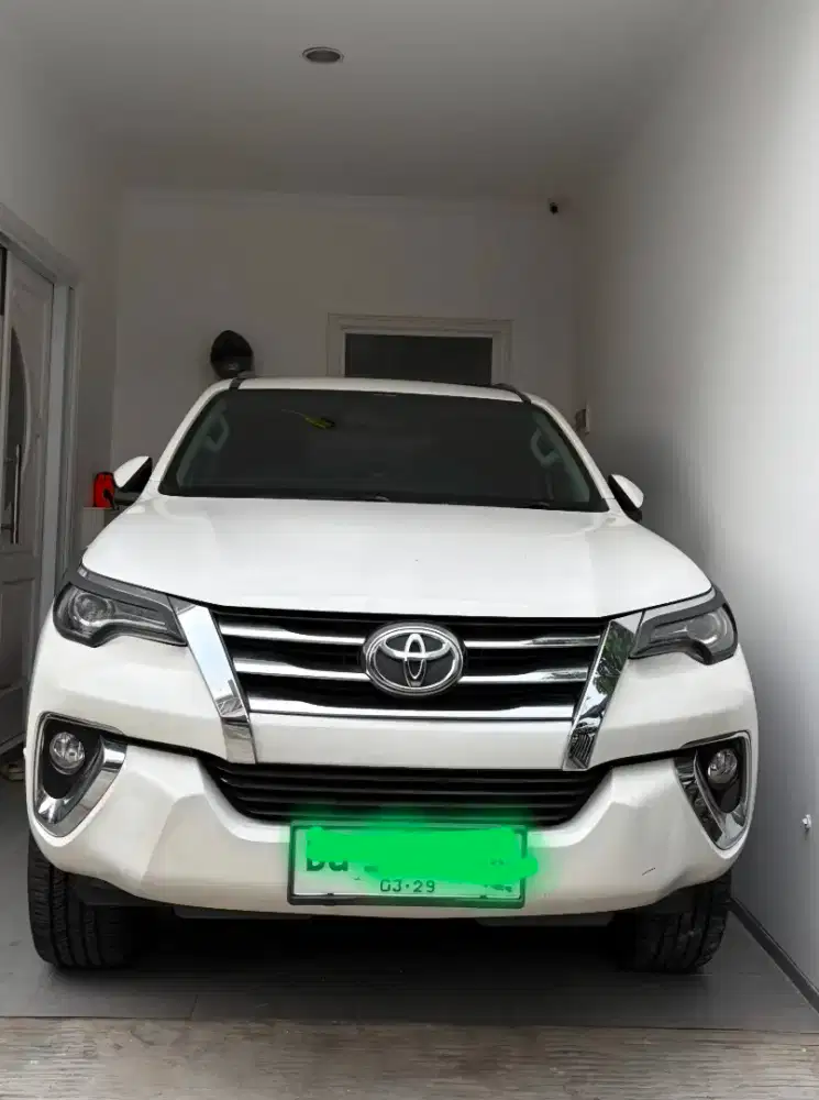 BU Jual Toyota Fortuner 2.4 Diesel A/T Putih - KM Rendah Terawat!