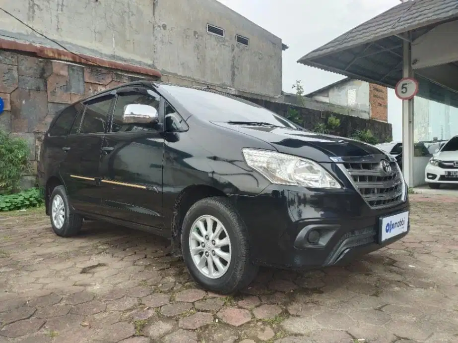 DP MURAH Toyota Kijang Innova 2.0 E Bensin-AT 2015 Hitam CBFNB