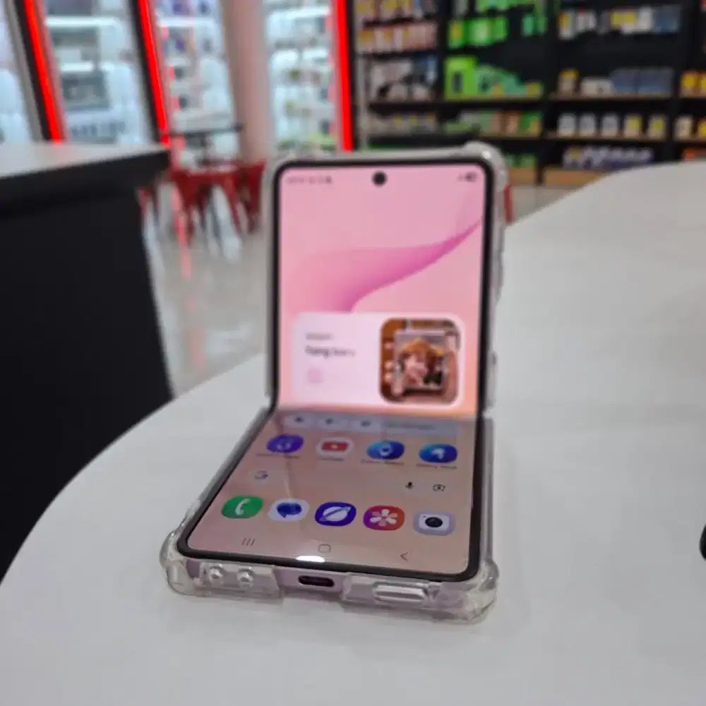 READY STOK SAMSUNG Z FLIP8 DENGAN GAYA LIPAT TERBARUNYA