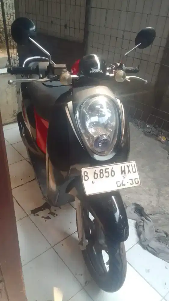 Dijual cepat motor Honda Scoopy 2012 pajak off 1 mesin adem bangett
