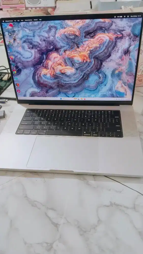 Laptop MacBook M4 pro 16 inci 48 GB penyimpanan 512 GB