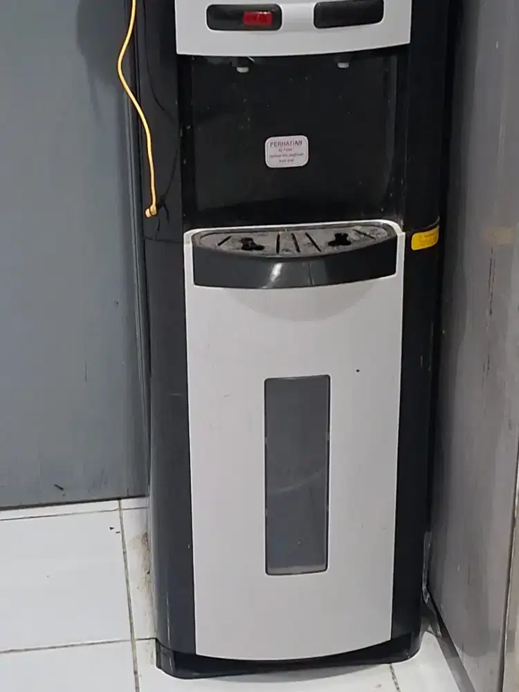 Dispenser galon bawah