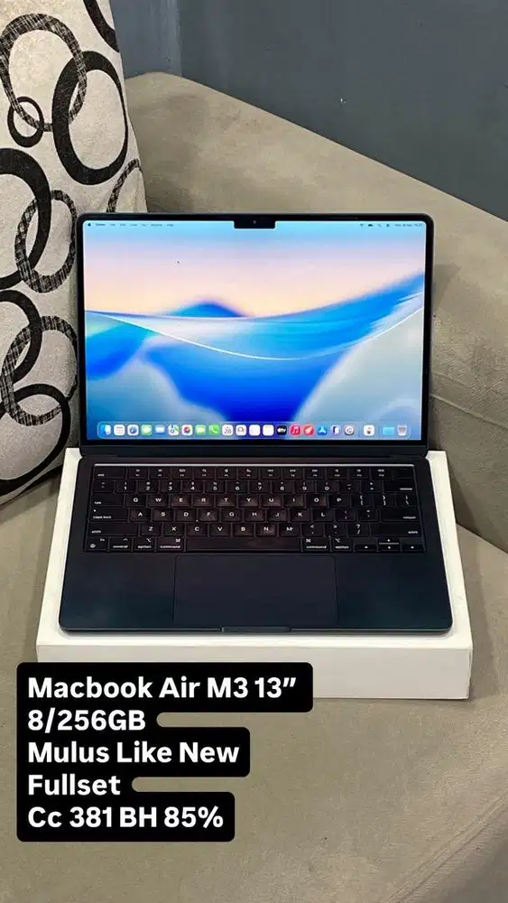 Macbook Air M3 13.6” 8/256GB Midnight Like new
