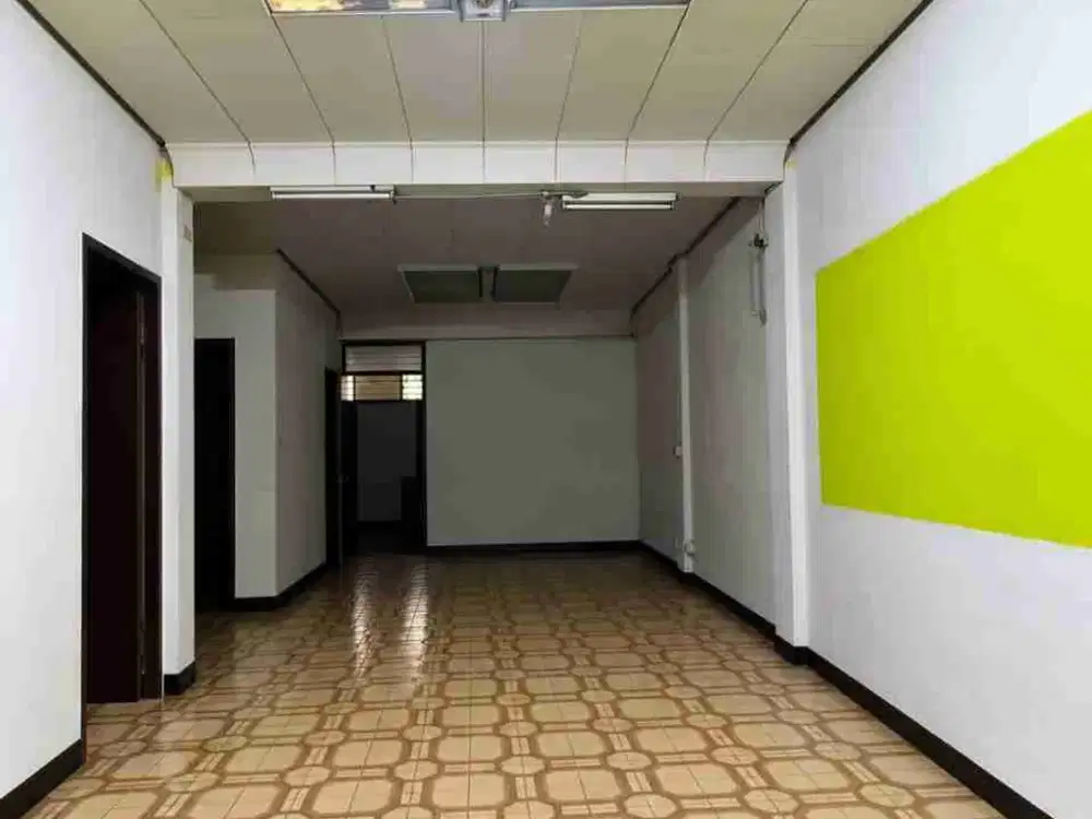 Rumah Lama Sayap Riau Tengah Kota Bandung