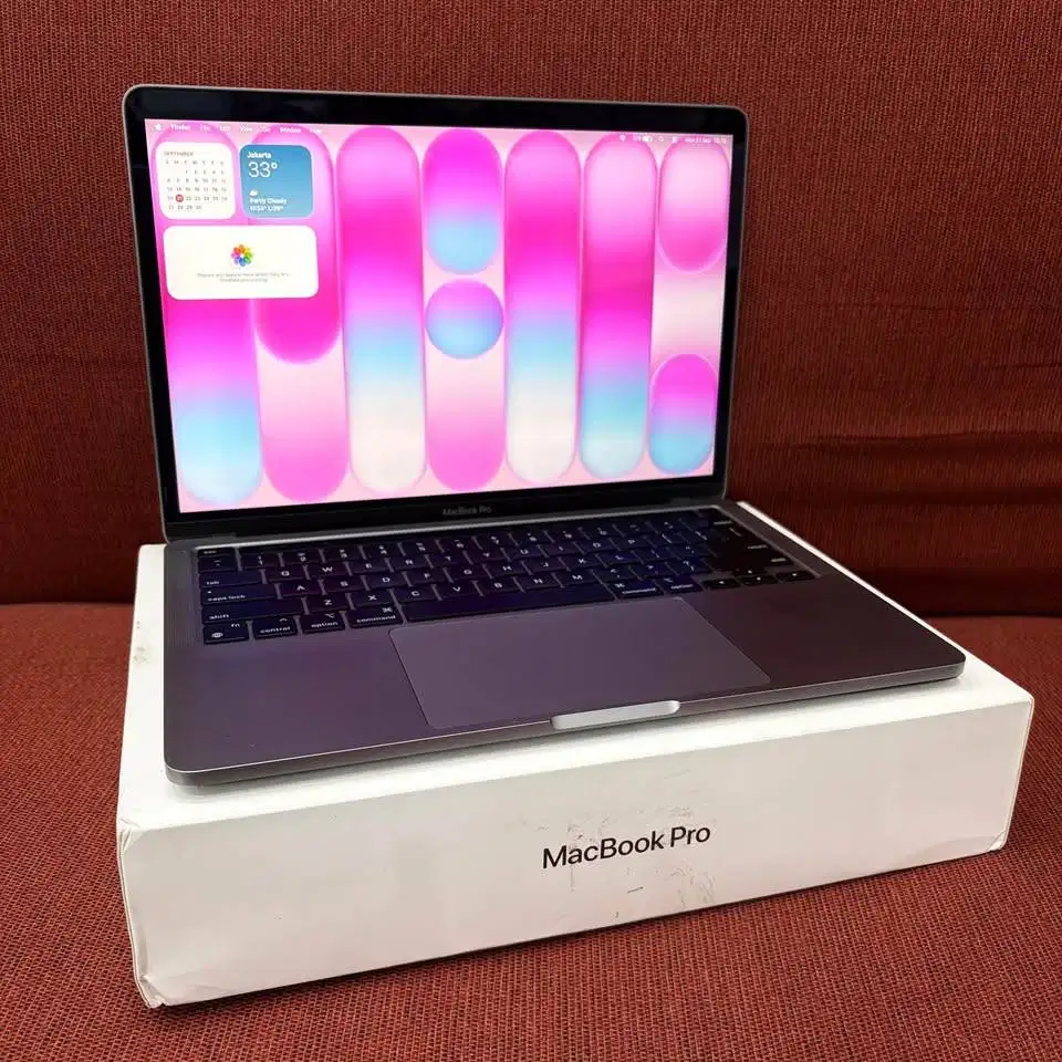 MacBook Pro 13 inch 2022 M2 RAM 24/1TB Fullset