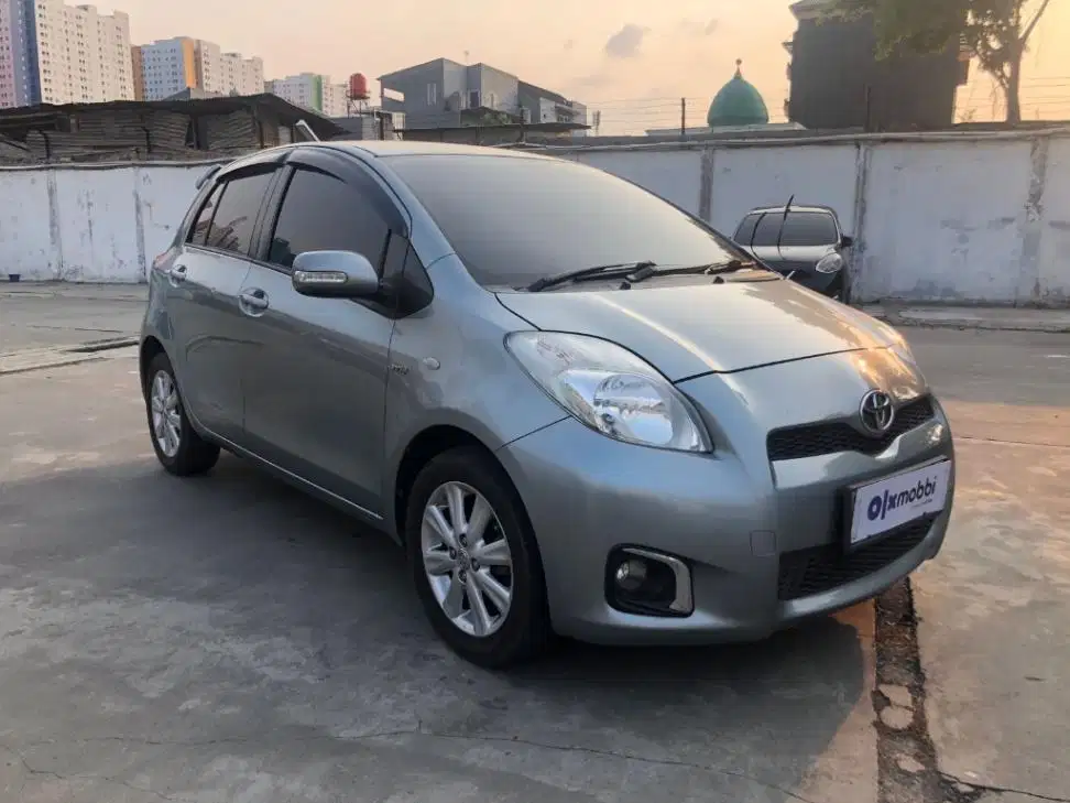 DP MURAH Toyota Yaris 1.5 J Bensin-AT 2011 Silver CSMIB