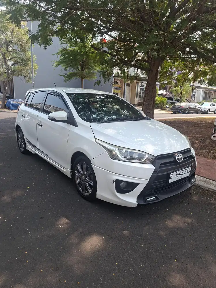 Toyota Yaris trd at autometik putih 2014