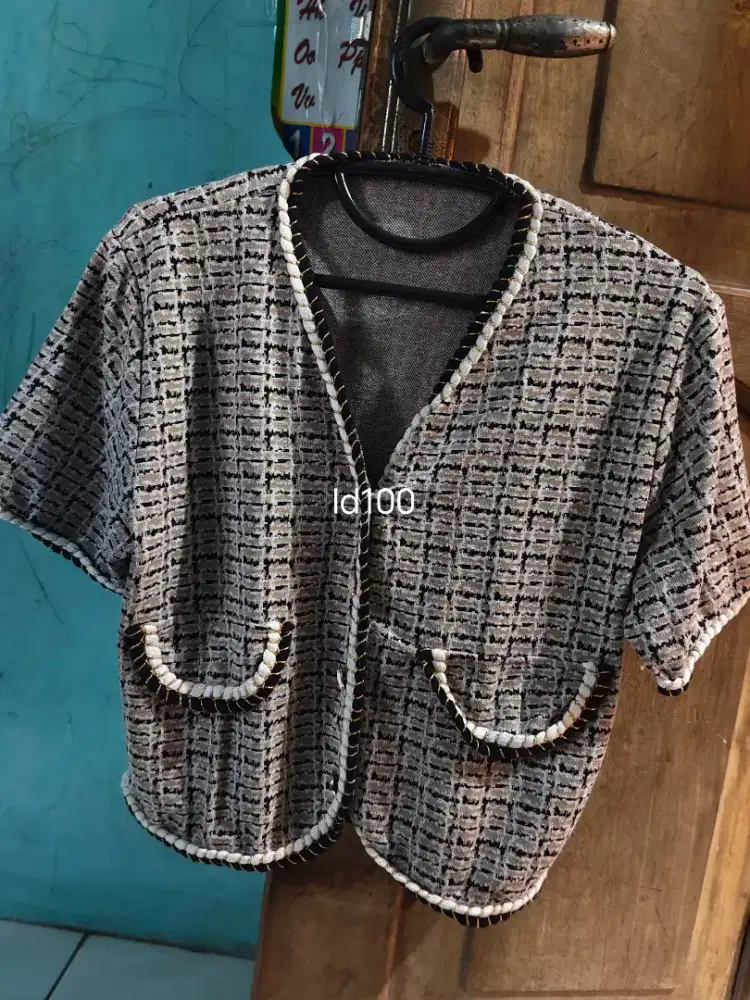 Baju atasan wanita